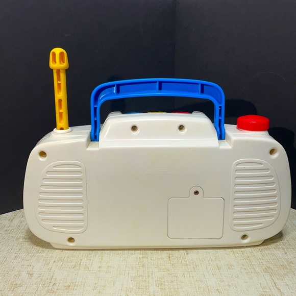 Vintage 1992 Fisher Price 12 tune Toy CD Player Boom Box Radio #2087 - Picture 5 of 8